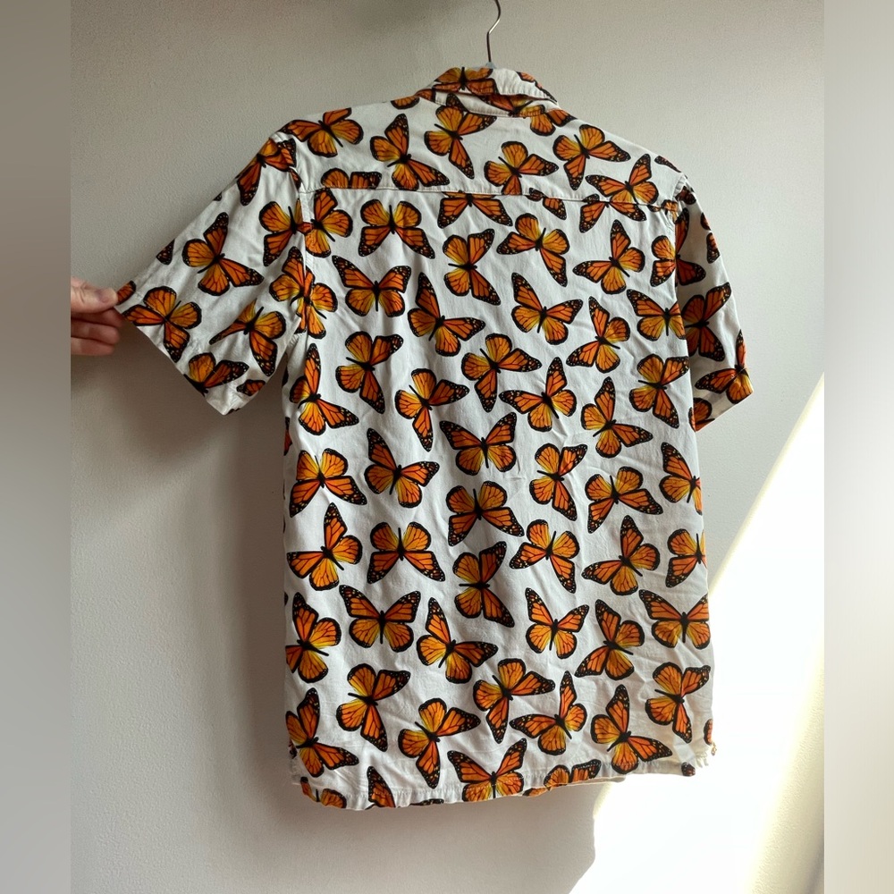 Petals and Peacocks Monarch Butterfly Button Up Size Small - Picture 9 of 14